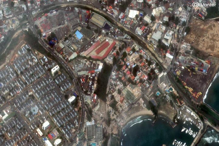 alt="alt="El mismo polígono industrial de La Guardia tras el terremoto: fíjate en los bloques de apartamentos de la izquierda""