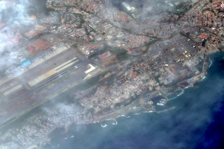 alt="alt="Ni el aeropuerto se libró de los daños: solo en La Guaira se derrumbaron más de 250 edificios residenciales y el aeródromo tuvo que cerrar""
