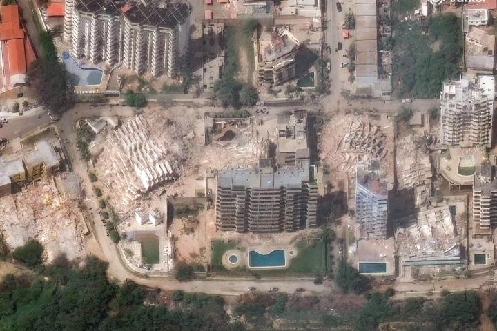 alt="alt="La misma estampa, después de los terremotos de magnitud 7,2 y 7,5: más de media docena de bloques, derruidos""