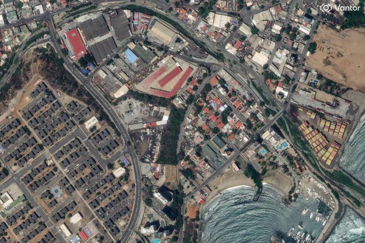 alt="alt="La destrucción llegó también a los polígonos industriales de La Guaira""