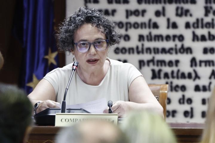 La secretaria del expresidente del Gobierno José Luis Rodríguez Zapatero, Gertrudis Alcázar, al inicio de su comparecencia en la comisión de investigación del Senado.