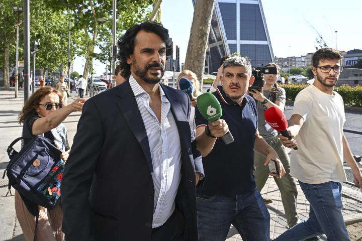 Alberto González Amador, novio de la presidenta de Madrid a su salida de los juzgados de Plaza Castilla en Madrid
