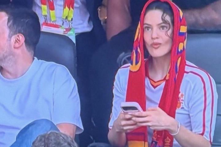 Rosalía en el España-Austria