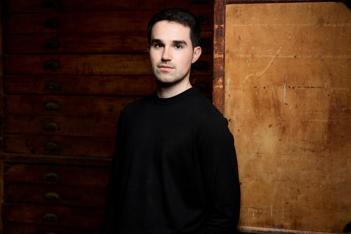 Alexandre Escrivà, posando
