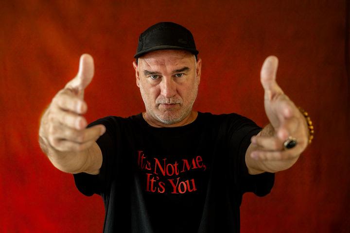 MADRID, SPAIN - JUNE 22: Rapper Kase.O poses for Europa Press on 22 June 2026 in Madrid, Spain. Javier Ibarra Ramos, known as Kase.O, is a Spanish rapper from Zaragoza who first came to prominence as a member of Violadores del Verso with demos such as ‘Rompecabezas’ and ‘Dos Rombos’. As a solo artist, he has cemented his position as a leading figure in Spanish hip hop with albums such as ‘Kase.O Jazz Magnetism’ and ‘El Circulo’. (Photo By Ricardo Rubio/Europa Press via Getty Images)
