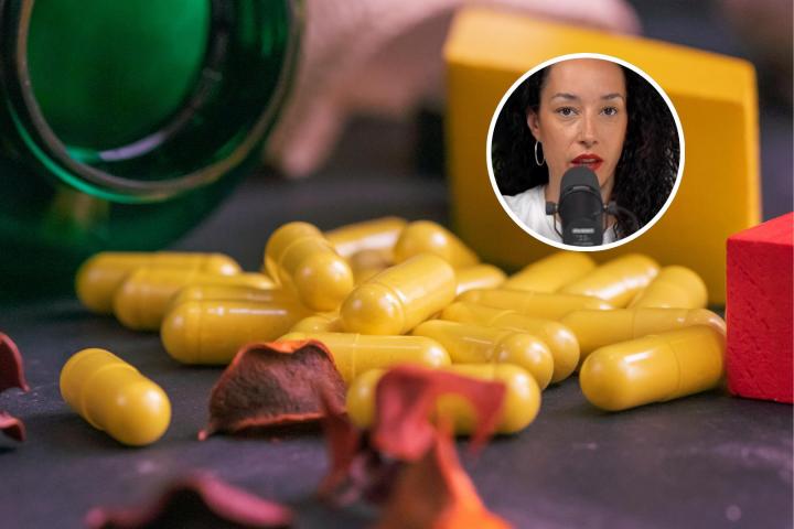 María Merino y unas pastillas