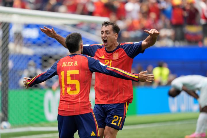 Oyarzabal celebra uno de sus dos goles frente a Austria
