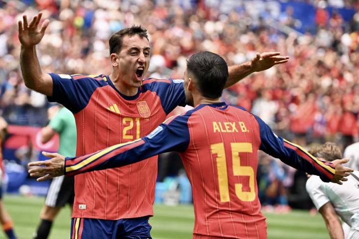 Mikel Oyarzabal tras anotar un gol