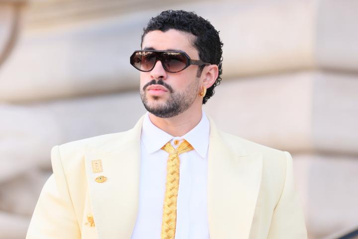 Bad Bunny, a su llegada el desfile de Schiaparelli