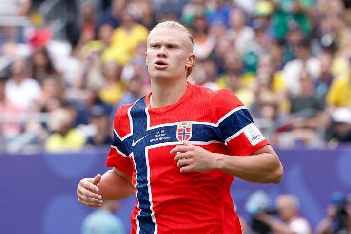EAST RUTHERFORD, NEW JERSEY - JULY 5: Erling Haaland #9 of Norway during the FIFA World Cup 2026 Round Of 16 football match between Brazil and Norway at New York New Jersey Stadium on July 5, 2026 in East Rutherford, New Jersey. (Photo by Jean Catuffe/Getty Images)