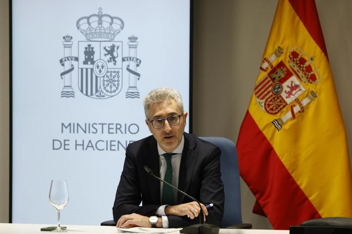 El ministro de Hacienda, Arcadi España, ofrece declaraciones tras el Consejo de Política Fiscal y Financiera (CPFF), el 6 de julio de 2026, en Madrid.