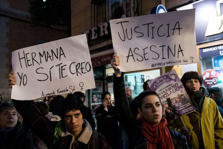 Protesta de mujeres contra la primera sentencia en el juicio de la violación de La Manada