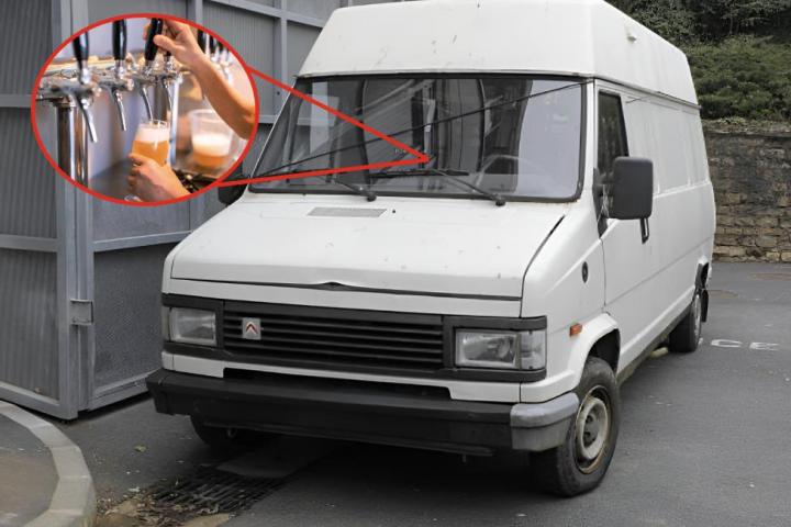 Una imagen de archivo de una furgoneta Citroën C15 y otra de un grifo de cerveza