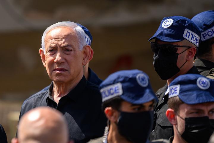 El primer ministro israelí, Benjamin Netanyahu, su visita atacada por misil balístico iraní, que dejó más de 50 heridos, en Dimona, el 22 de marzo de 2026.