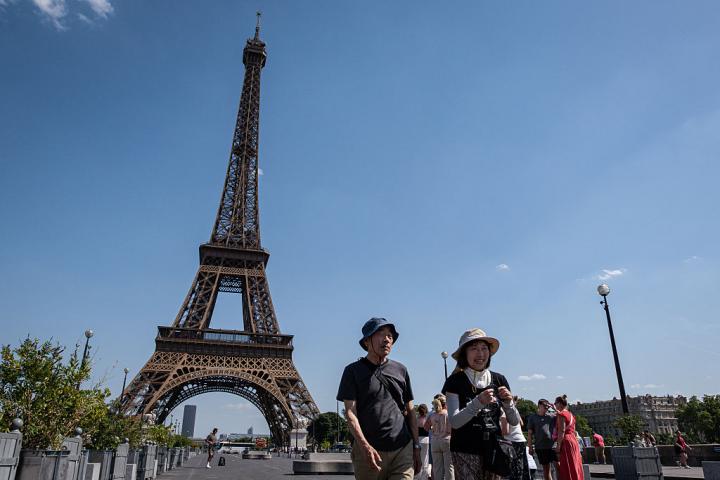 La Torre Eiffel, 'testigo' de la ola de calor en París este verano