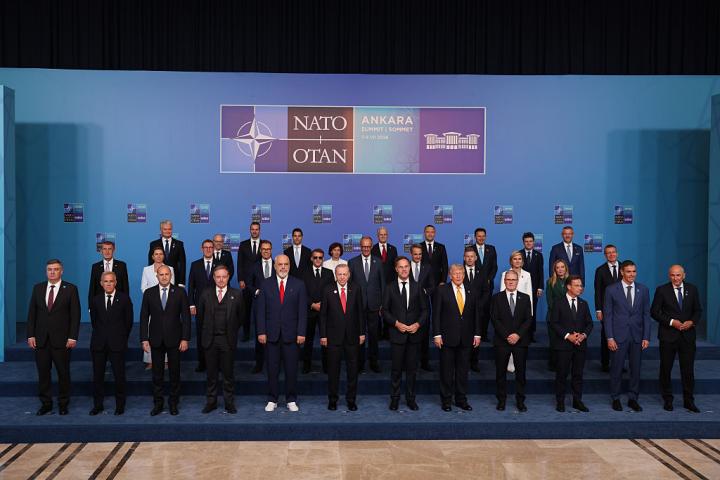 Los líderes de los países miembros de la OTAN posan para la tradicional foto de familia en la Cumbre de Ankara (Turquía), el 8 de julio de 2026.