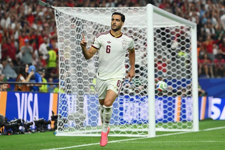 Mikel Merino, tras anotar su gol contra Portugal.