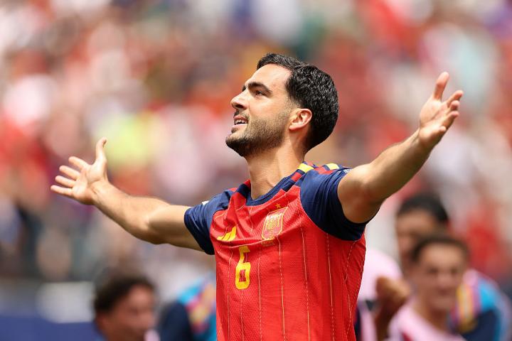 Mikel Merino celebra su gol a Bélgica