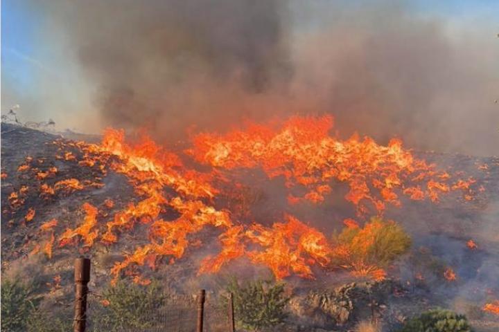 Vista del incendio en el municipio almeriense de Los Gallardos, en la tarde del 9 de julio de 2026, antes de causar al menos 11 muertes.