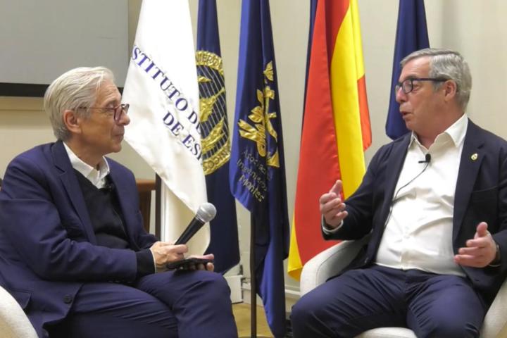El ingeniero y comunicador Ramiro Aurín entrevista a Eduardo Tolosana, presidente del Colegio Oficial de Ingenieros de Montes de España.