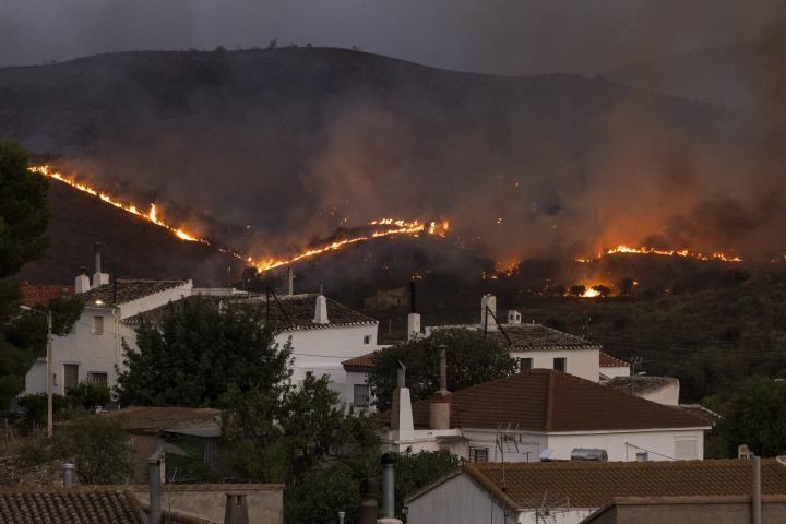 Marta Higueras: "Almeida ha tratado Madrid como si fuera su propiedad privada, no escucha mucho"
Entrevista de @javierescarting a @MartaMHigueras
Incendio forestal.