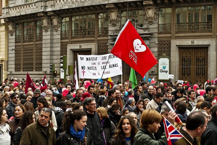alt="alt="Manifestantes contra la ley del aborto de 2010 en Madrid""