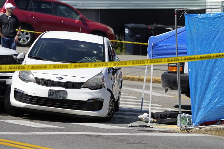 Escena del tiroteo en el que agentes del ICE mataron a un joven colombiano que trataba de huir de una vivienda en Biddeford (Maine, EEUU).