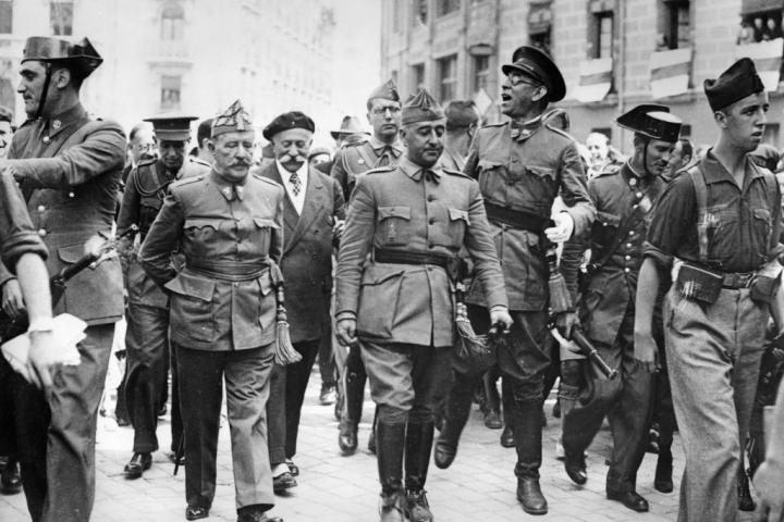 SPAIN - CIRCA 1900: General Francisco Franco, commander in the south, is visiting the headquater of the Northern Front in Burgos. F.l.t.r.: General Cavalcanti, General Francisco Franco Bahamonde and the Nationalist commander in the north General Emilio Mola Vidal (with glasses). Burgos. Photograph. August 19, 1936. (Photo by Imagno/Getty Images)