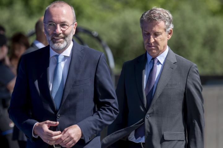 El presidente del Partido Popular Europeo (EPP), Manfred Weber, y el presidente del PP nacional, Alberto Núñez Feijóo; en una imagen de archivo.