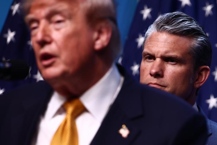 Imagen de archivo del presidente de EEUU, Donald Trump, y su secretario de Guerra, Pete Hegseth.