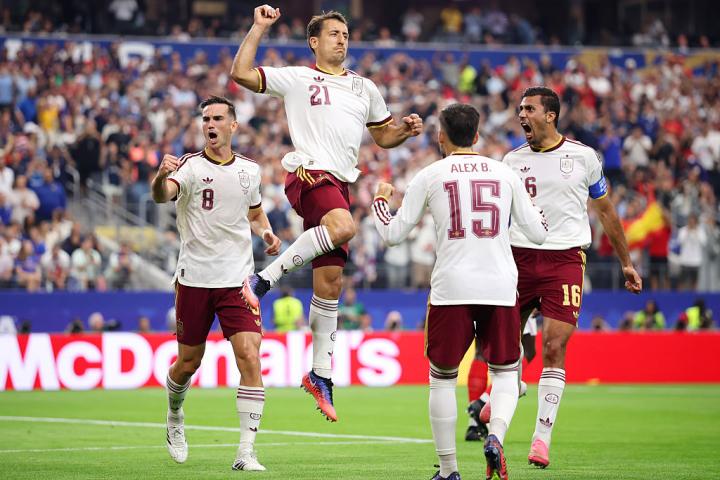 ARLINGTON, TEXAS - JULY 14: Mikel Oyarzabal #21 of Spain celebrates with teammates after converting a penalty to score the team's first goal during the FIFA World Cup 2026 Semi Final match between France and Spain at Dallas Stadium on July 14, 2026 in Arlington, Texas. (Photo by Hector Vivas - FIFA/FIFA via Getty Images)