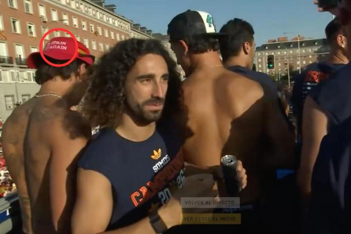 Ferran Torres, Cucurella y compañía en la rua de la celebración del Mundial.