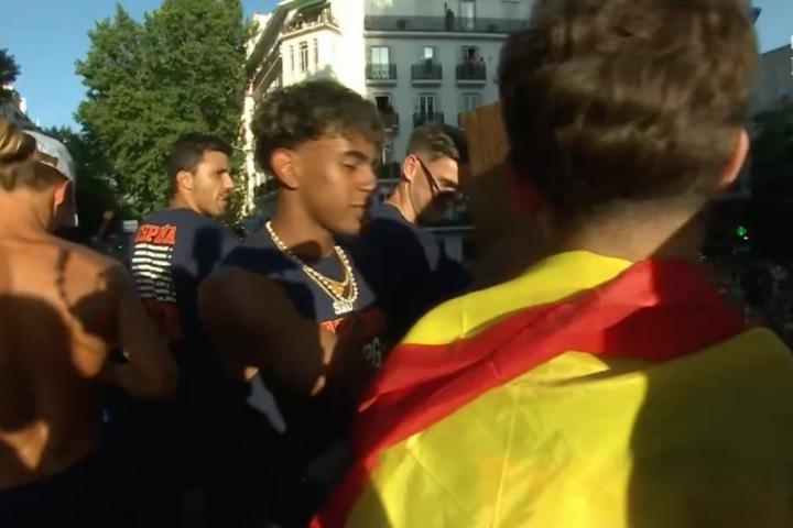 Lamine Yamal en la ruaa de la selección española.