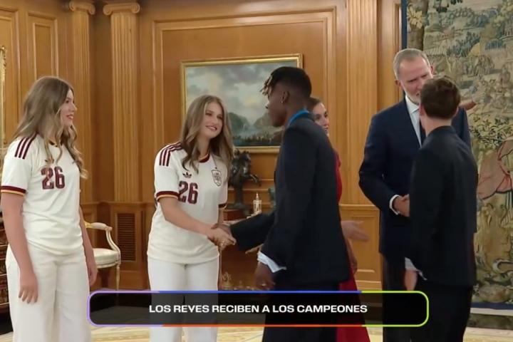 Los reyes reciben a a la selección de fútbol española.