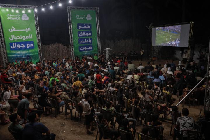 alt="alt="Campamentos de refugiados como el de Deir al-Balah o el de Nuseirat siguieron con mucha atención el partido""