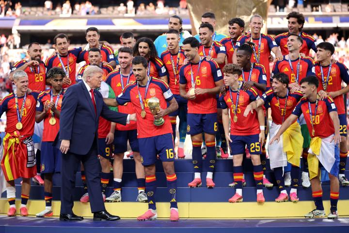 Donald Trump, tras entregar la copa a Rodri.