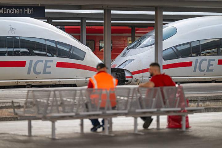 Trenes ICE de alta velocidad de Alemania en una estación.