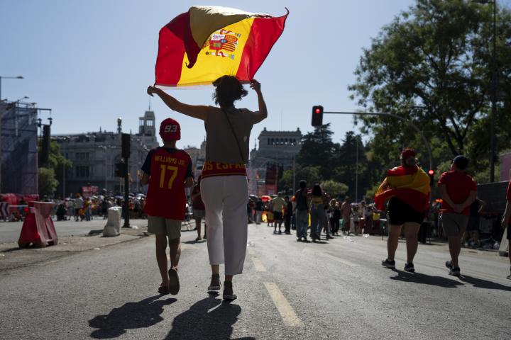 Madre e hijo durante la celebración del Mundial de 2026.