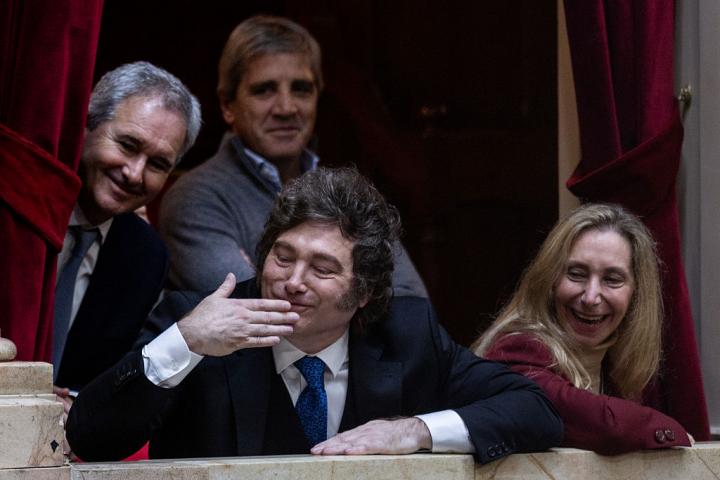 Milei, lanzando un beso en el Congreso de la Nación Argentina el 29 de abril de 2026.