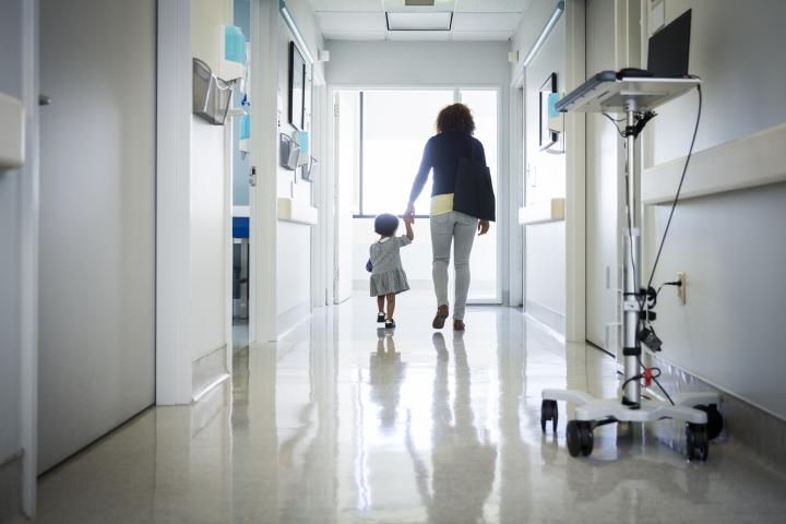 Un niño en un hospital