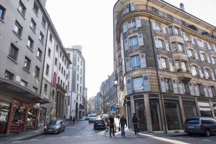 Edificios con pisos de lujo en Ginebra, Suiza.