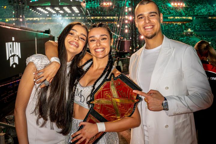 Los hermanos Laura Díaz, Marta Díaz y AlphaSniper 97 en La Velada del Año VI
