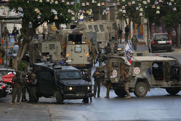 Militares israelíes realizan una incursión en Nablus, en la Cisjordania ocupada, el 26 de julio de 2026.