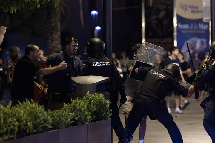Cargas policiales en la manifestación de Palma.