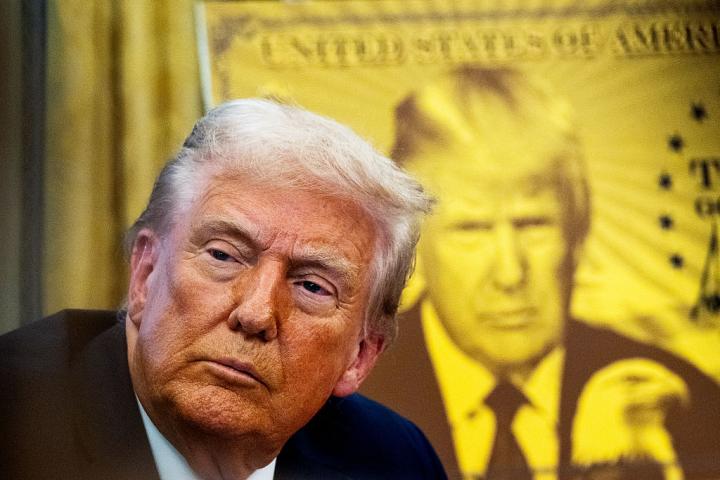 El presidente de EEUU, Donald Trump, tras la firma de la orden ejecutiva sobre la "Tarjeta Dorada Trump" de residencia, el 19 de septiembre de 2025, en la Casa Blanca.