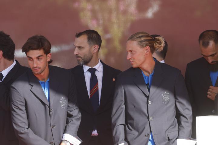 Ferran Torres y Marcos Llorente en la recepción ofrecida en Moncloa tras ganar la Copa del Mundo.