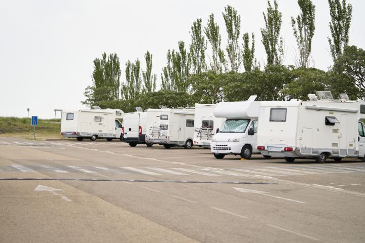 Un aparcamiento de autocaravanas en España.