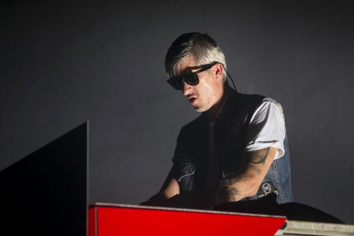 El músico francés Kavinsky durante un concierto en 2014.