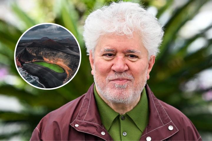 Pedro Almodóvar y una foto de Lanzarote