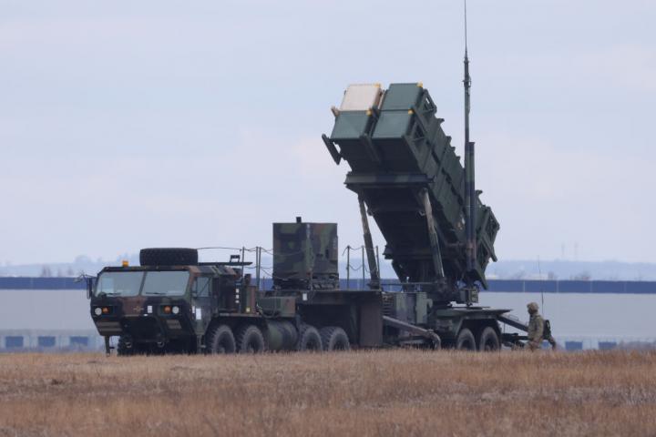 Lanzador de defensa antimisiles MIM-104 Patriot del Ejército de EEUU ubicado en el aeropuerto de Rzeszów Jasionska (Polonia), el 8 de marzo de 2022.